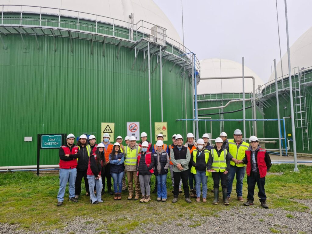 Estudiantes de Ingeniería en Construcción conocieron en terreno el modelo de valorización de residuos de Ecoprial